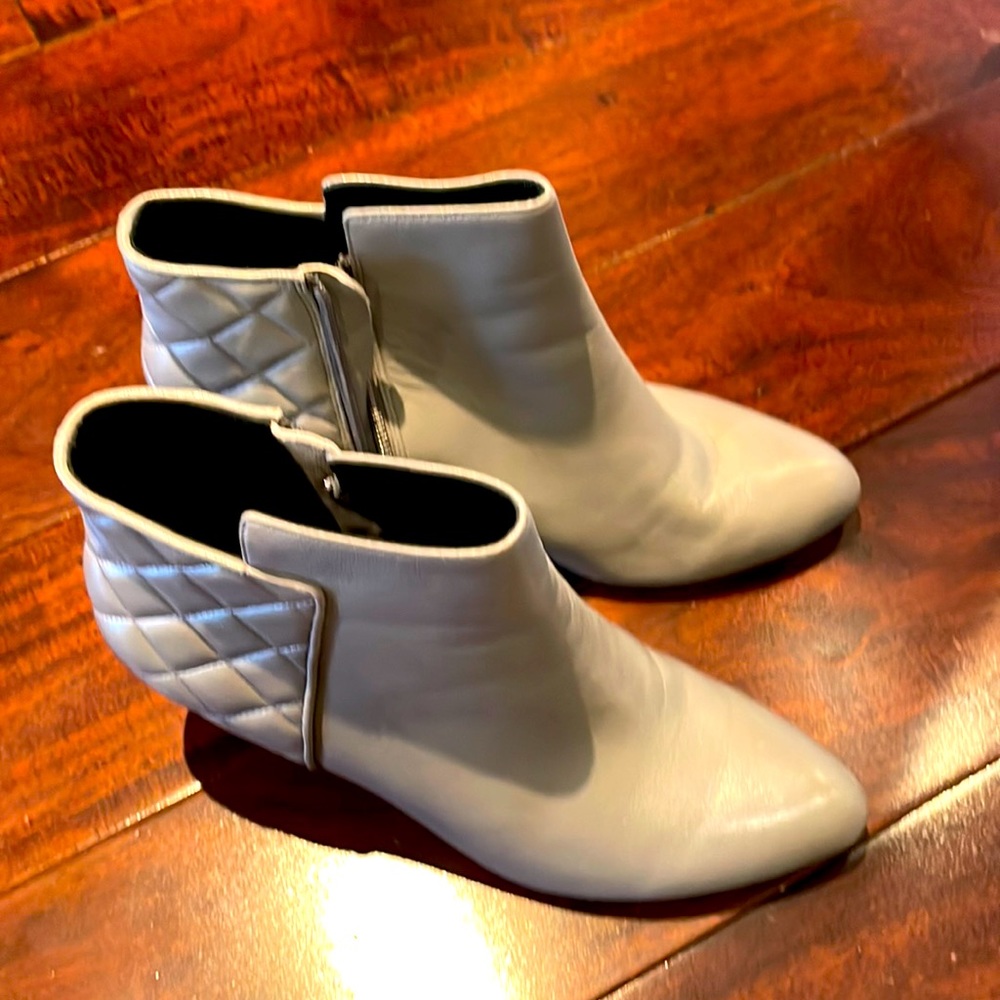 Brooks brothers booties in gray great condition